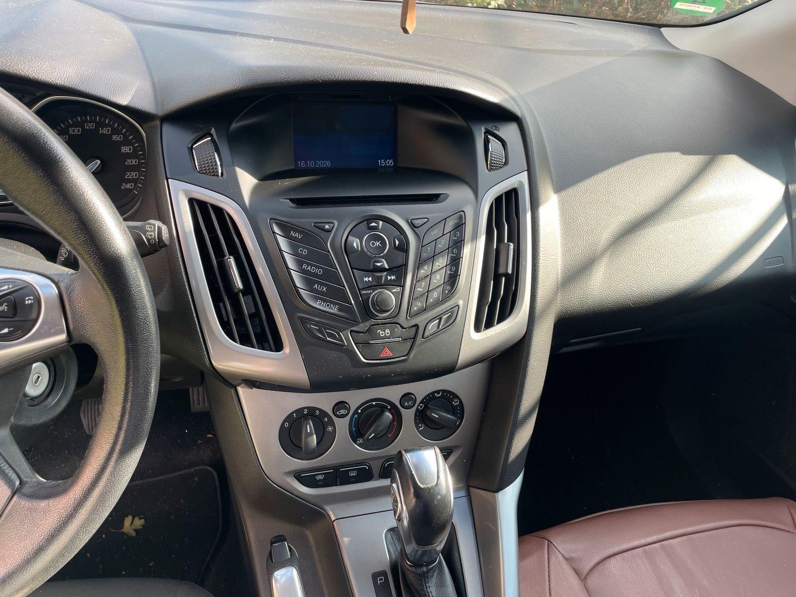 Ford Focus 2012 — photo 7