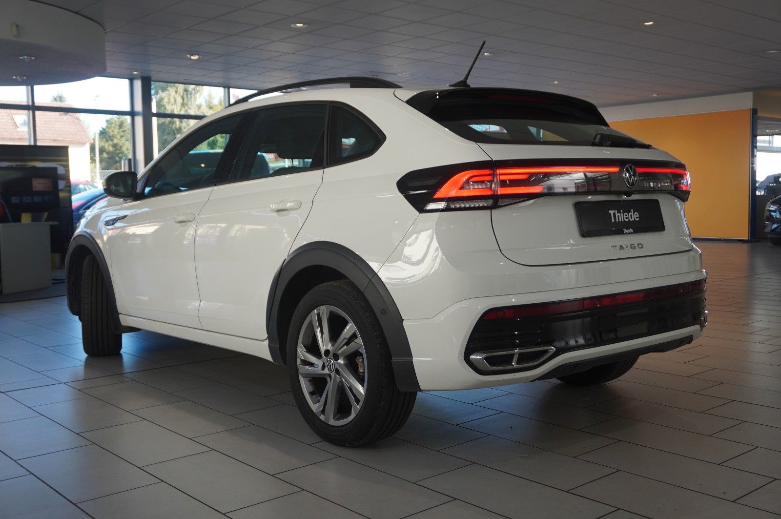 Fahrzeugabbildung Volkswagen Taigo 1.0 TSI R-LINE DSG NAVI/LED/KAMERA/SH/DAB+