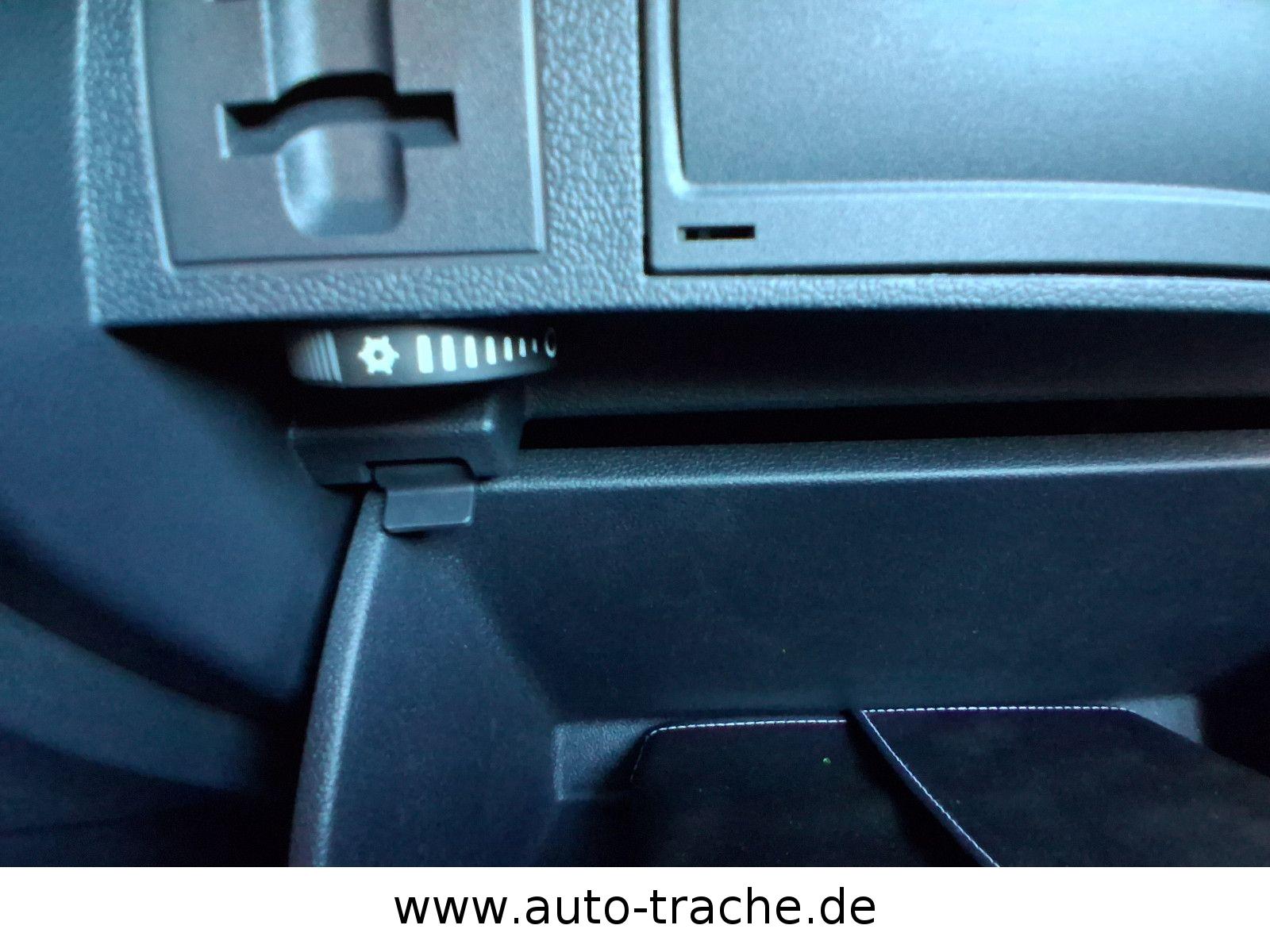 Volkswagen Tiguan  Life AHK Navi 7 Sitze GRA LED DAB Navi
