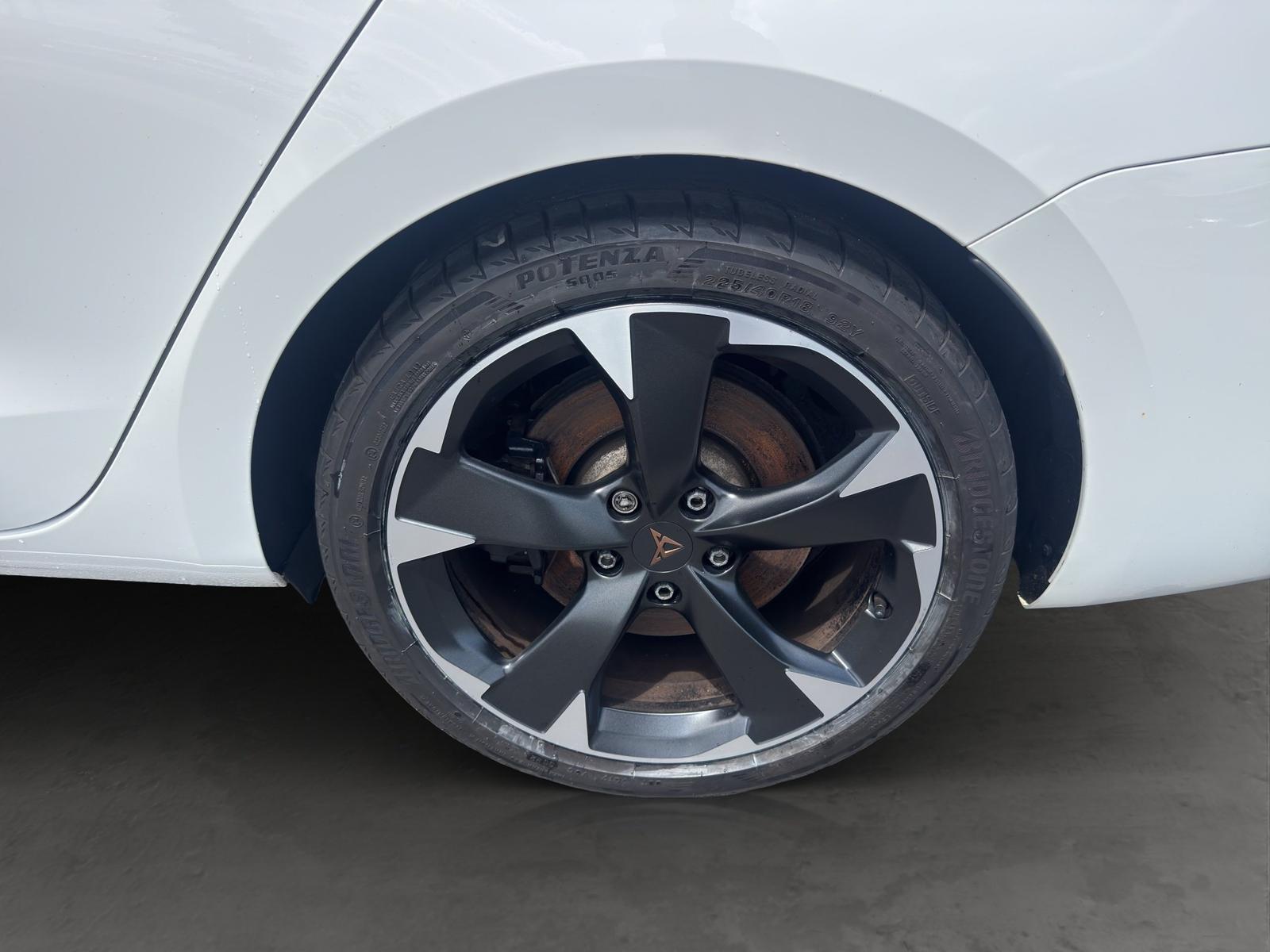Cupra Leon SP 2.0 TSI DSG LED 18 GRA PDC KEYLESS VIRT.