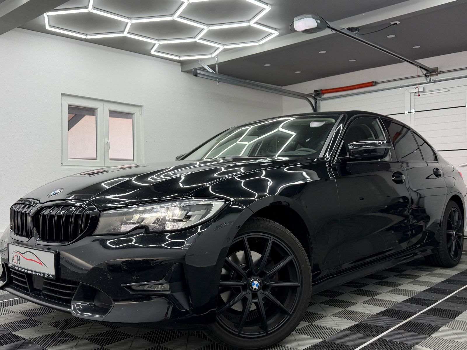 Fahrzeugabbildung BMW 320 d Lim. Sport Line/LED/LIVE COCKPIT/H&K/HuD