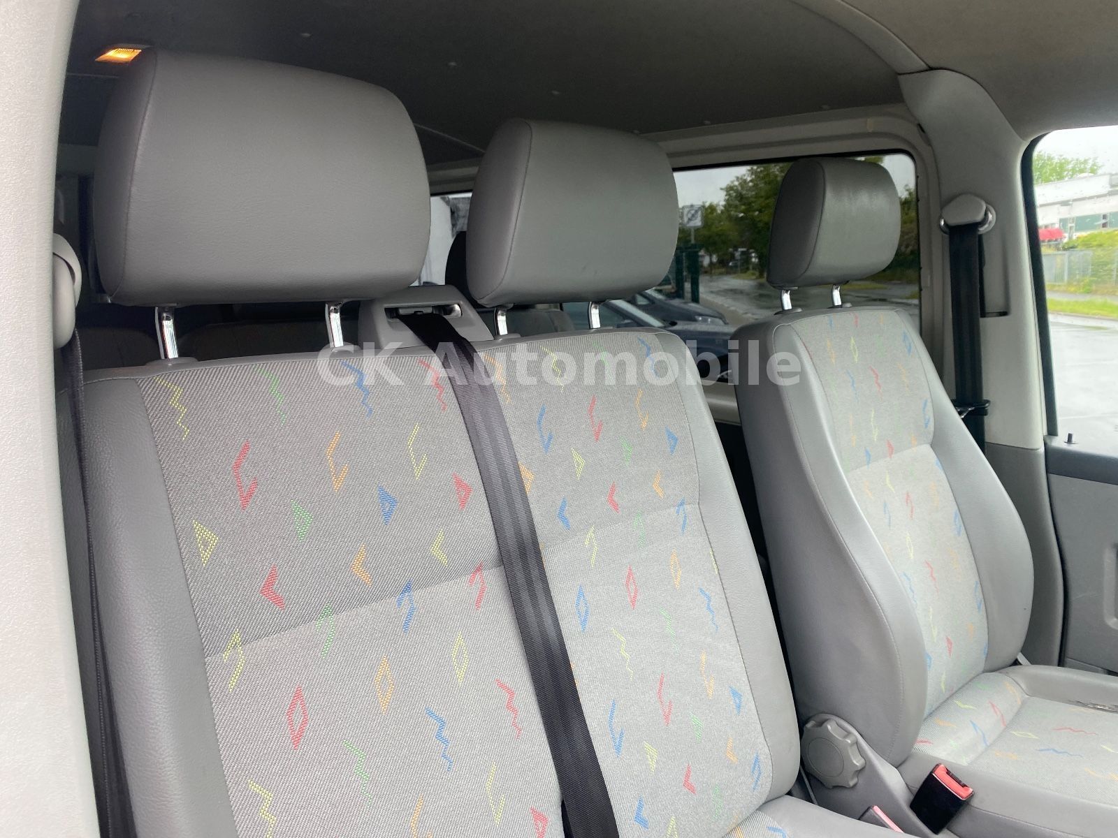 Fahrzeugabbildung Volkswagen T5 Transporter Kombi 1.9 TDI/9 Sitze/Klima/AHK