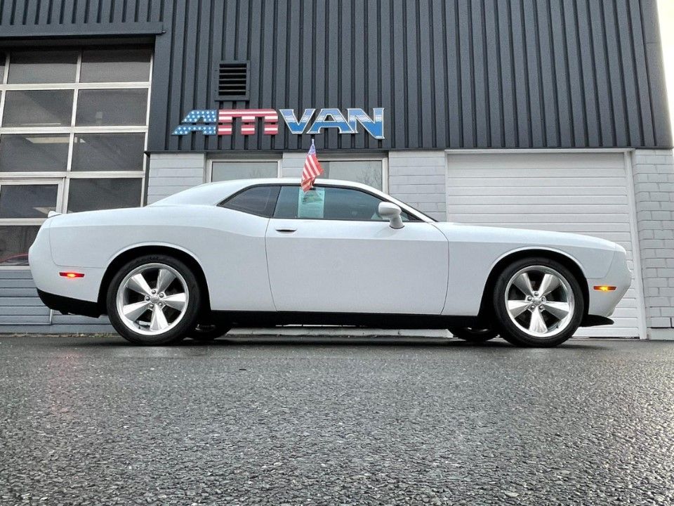 Fahrzeugabbildung Dodge Challenger 3.6 V6 20 Zoll Kamera Heckspoiler