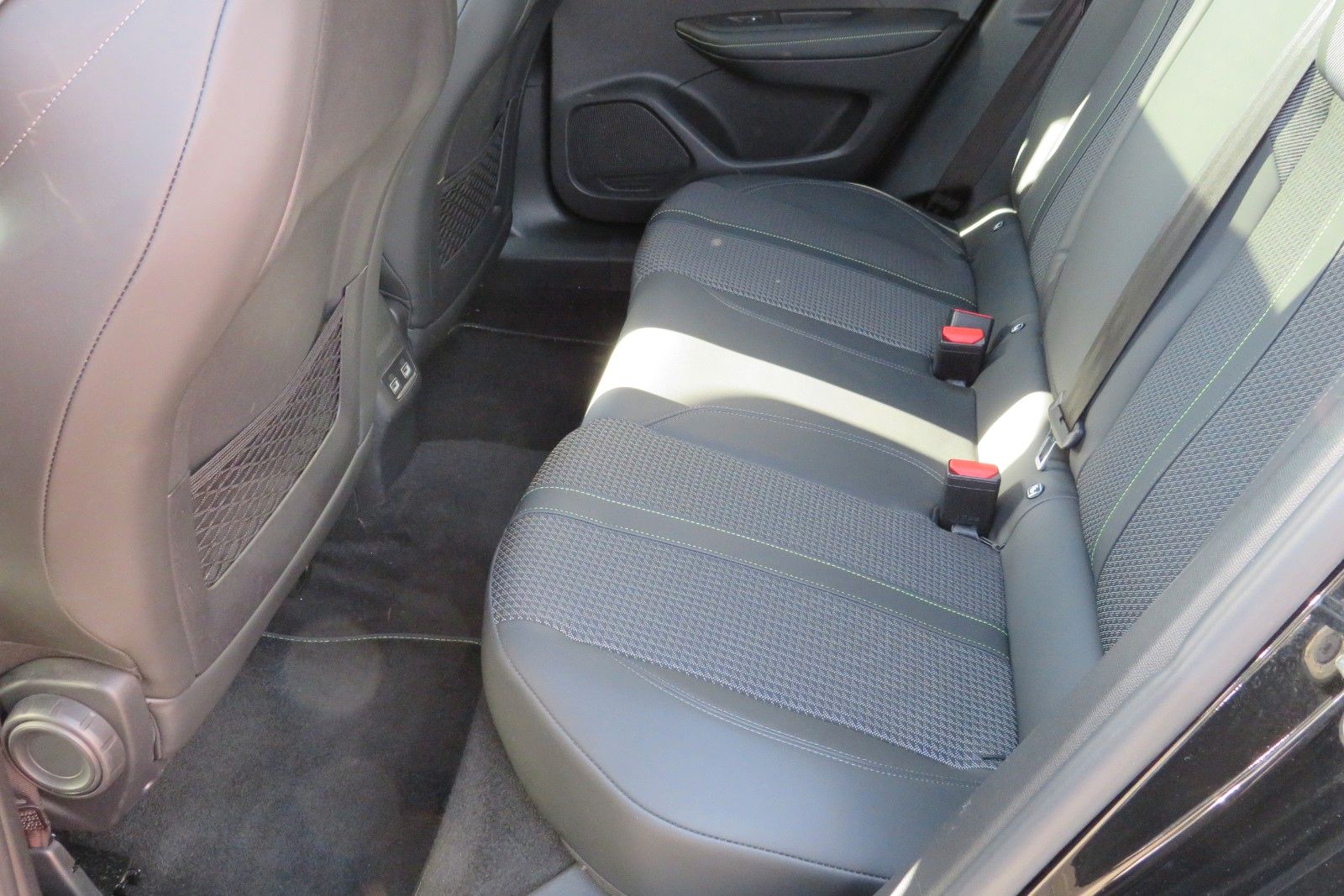 Fahrzeugabbildung Peugeot 2008 e- GT PANO NAVI KAMERA SITZH. PDC 1.HD