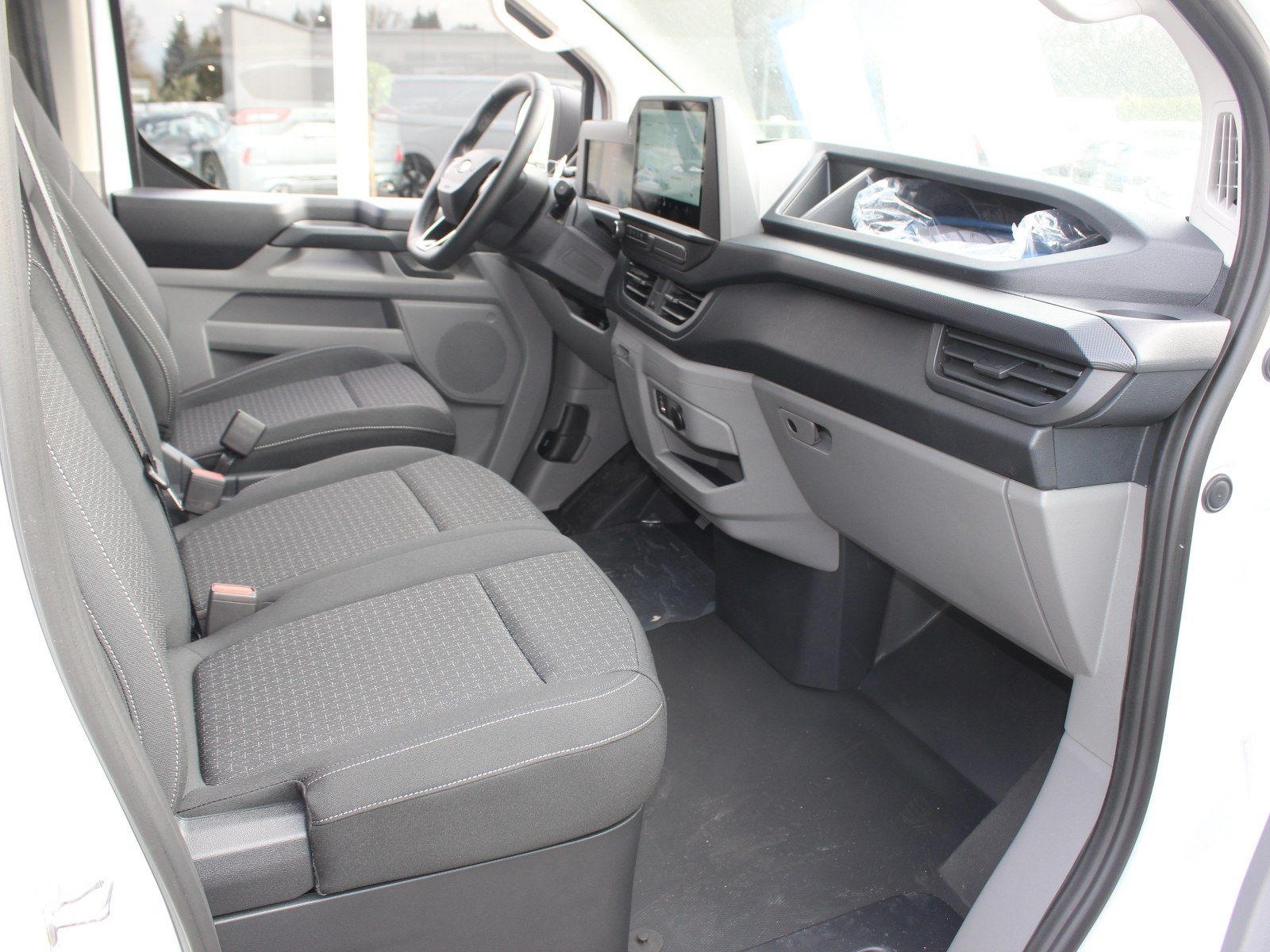 Fahrzeugabbildung Ford Transit Custom 320 L1 Trend FWD Plug-in Hybrid