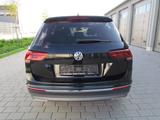 Volkswagen Tiguan Allspace Highline 4Motion - mit Diesel-Antrieb: Alcantara, Ambiente-Beleuchtung