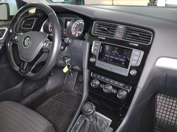 Volkswagen Golf - 10