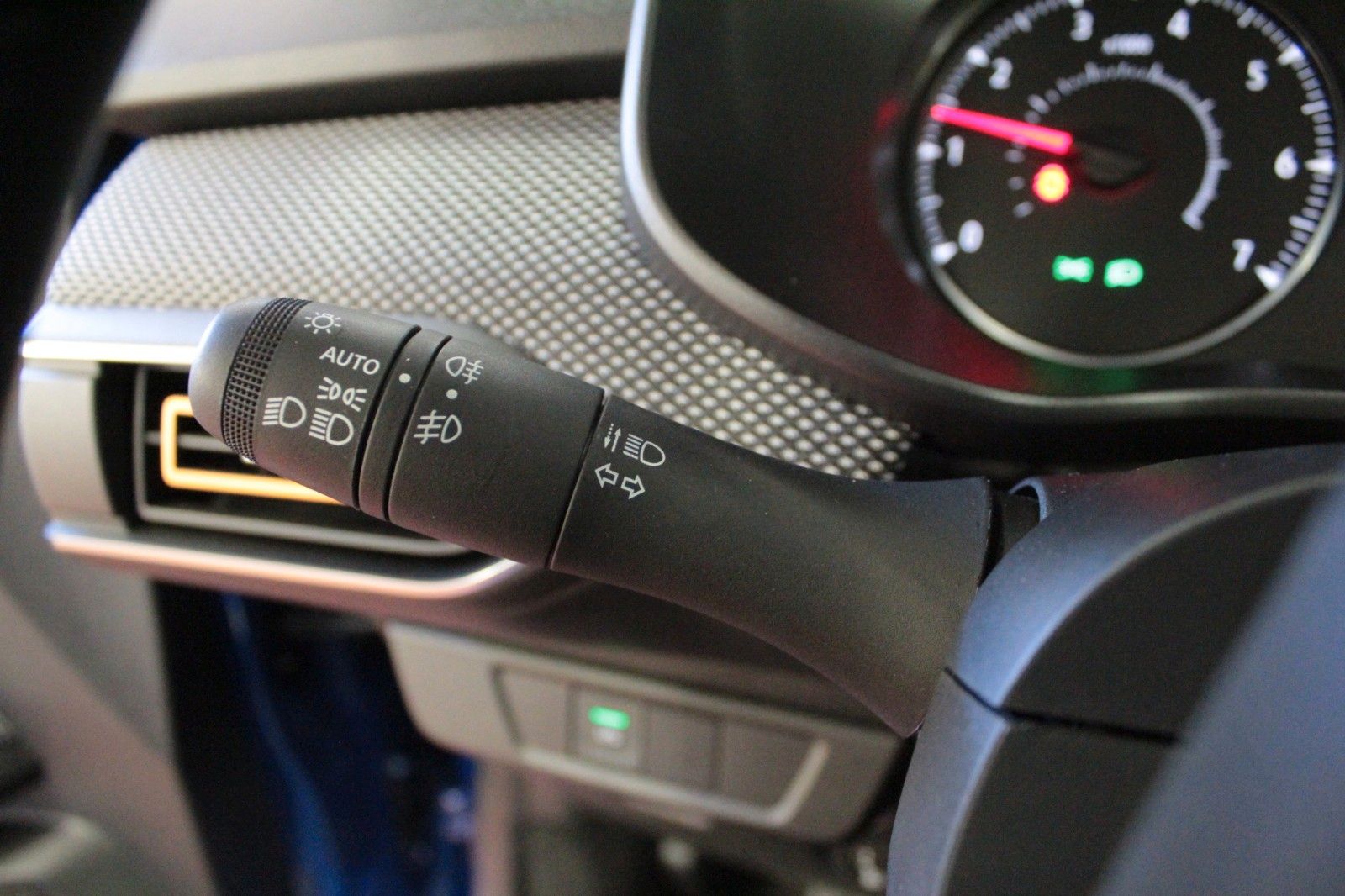 Fahrzeugabbildung Dacia Sandero TCe 100  Eco G   Benzin  + LPG