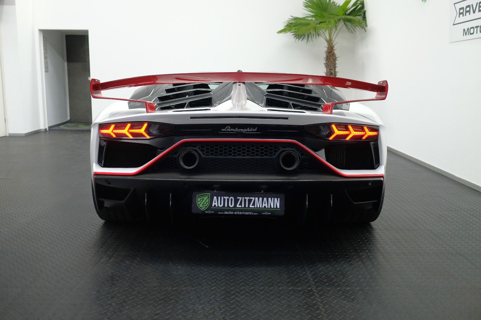 Fahrzeugabbildung Lamborghini SVJ Coupe/LIFT/CARBON/SENSONUM/ADPERSONAM/CAMERA