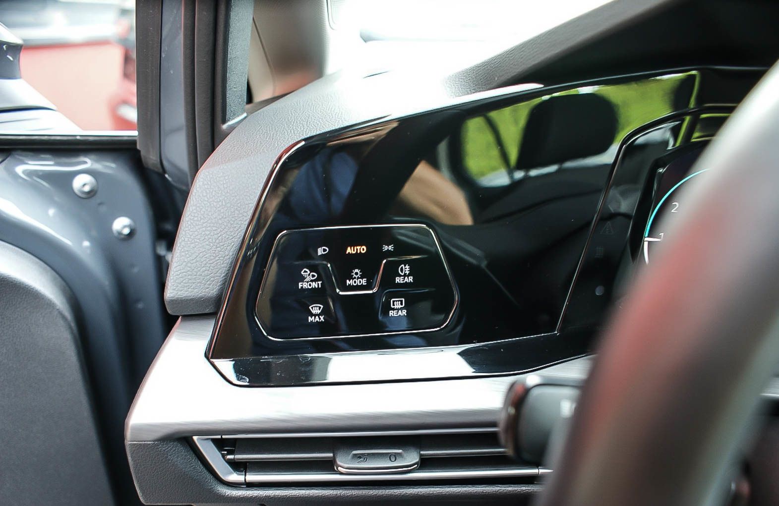 Fahrzeugabbildung Volkswagen Golf VIII 1.5 TSI ''1st EDITION'' PANORAMA VIRTU