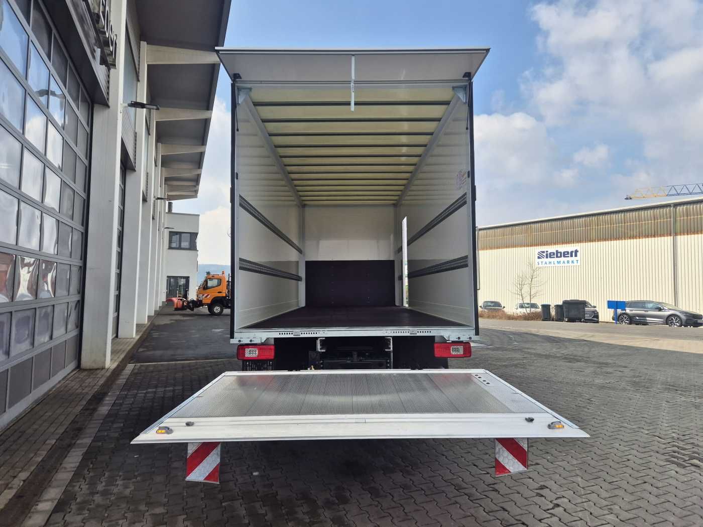Fahrzeugabbildung Iveco S Way AT190S40/P LBW Tür AHK Navi Bett
