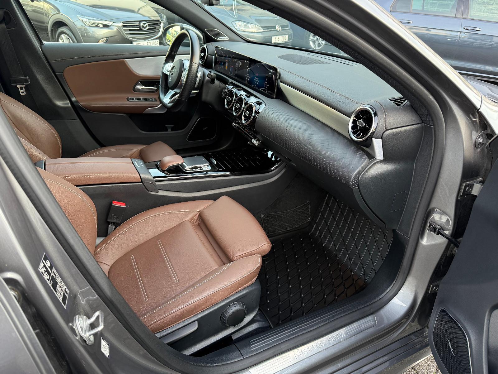 Mercedes-Benz A250 4-MATIC AMG-LINE LEDER PANO KAMERA LED NAVI