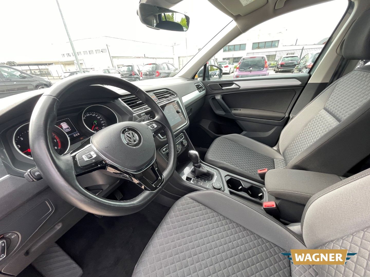 Fahrzeugabbildung Volkswagen Tiguan Comfortline  Automatik 4Motion
