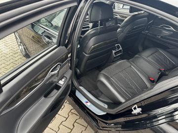 BMW 750 - 10