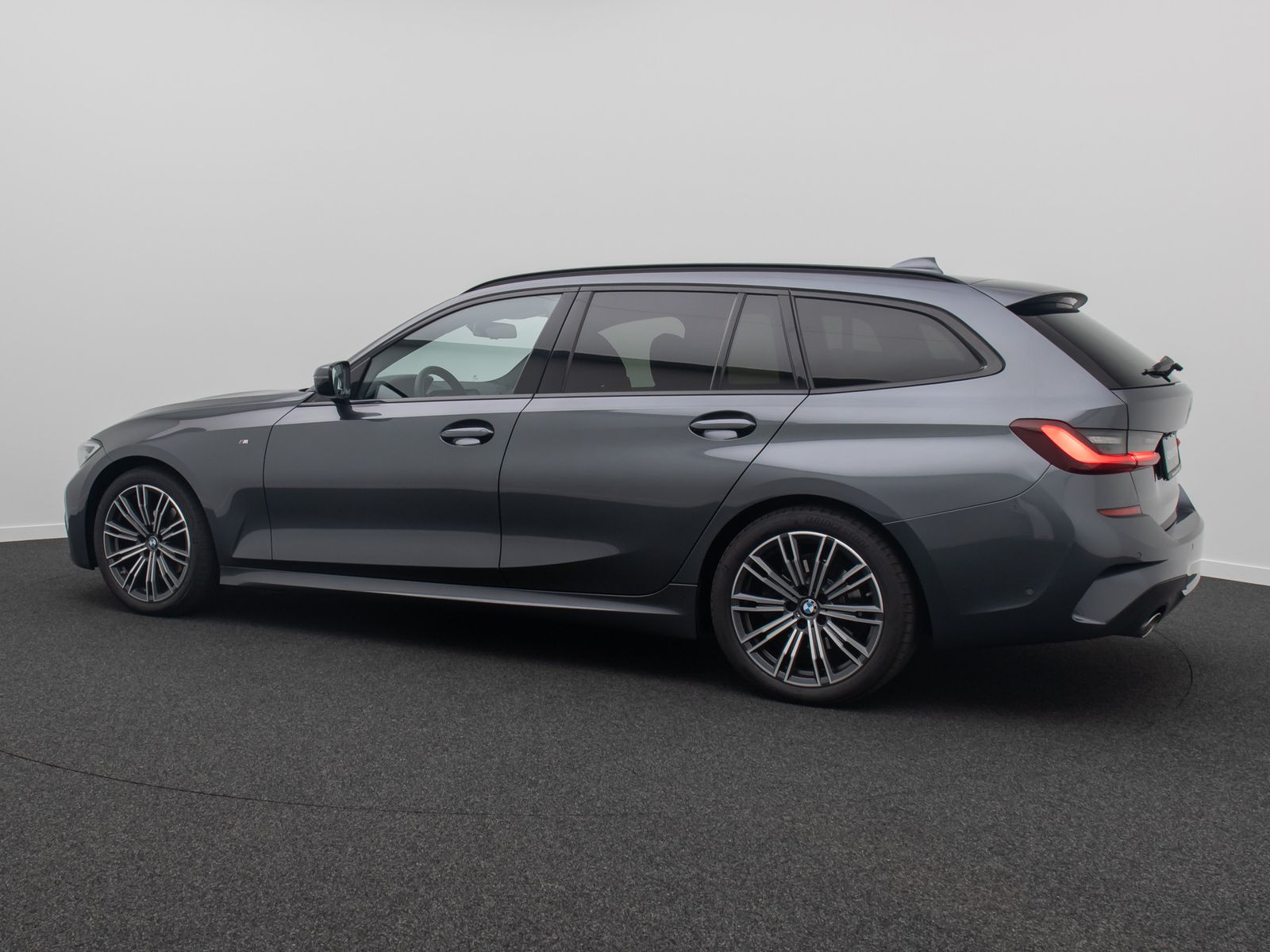 Fahrzeugabbildung BMW 318d M Sport Navi LED AHK DAB FernlichtAss