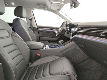 Volkswagen Touareg - 12