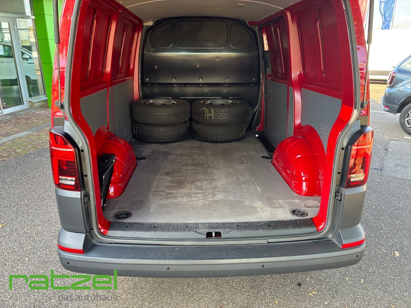 Fahrzeugabbildung Volkswagen T6.1 Kasten 2.0 TDI DSG Leder LED DAB SHZ Fernli