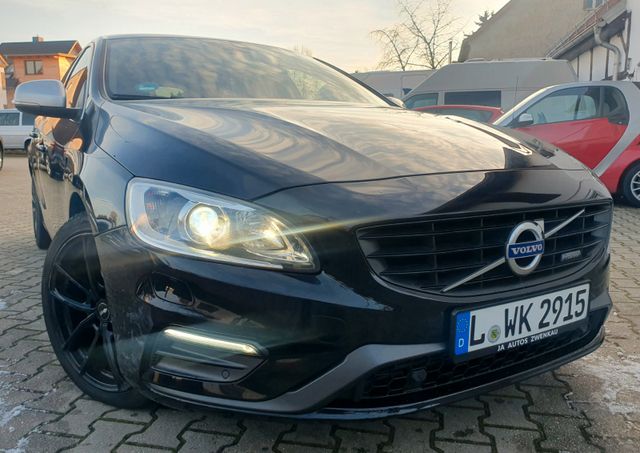 Volvo V60 Kombi Momentum R Designe,Xenon,LED,Shz,PDC