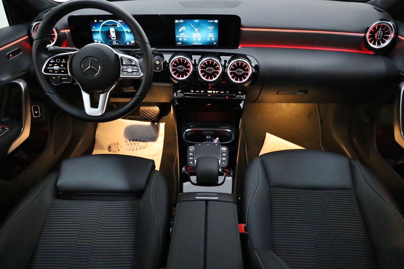 Fahrzeugabbildung Mercedes-Benz A 220d Lim. Progressive T.Leder,Navi,LED,SH,Park