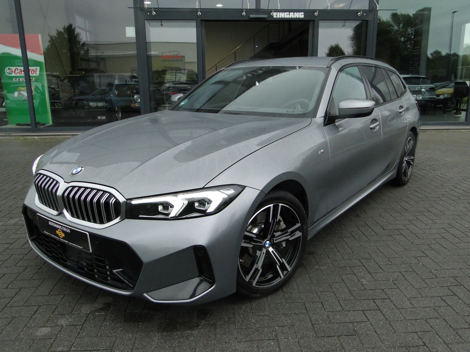 BMW 330i Touring xDrive M Sport foto 2