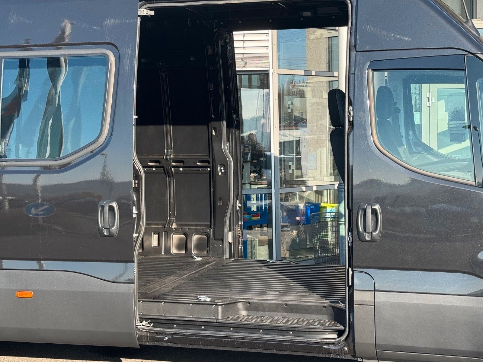 Fahrzeugabbildung Iveco Daily 35S21 HA8 3.0L *R4.100mm*Automatik*AHK*LED