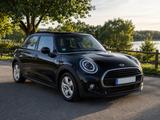 MINI Cooper 5-Türer, der jüngste Schalter 