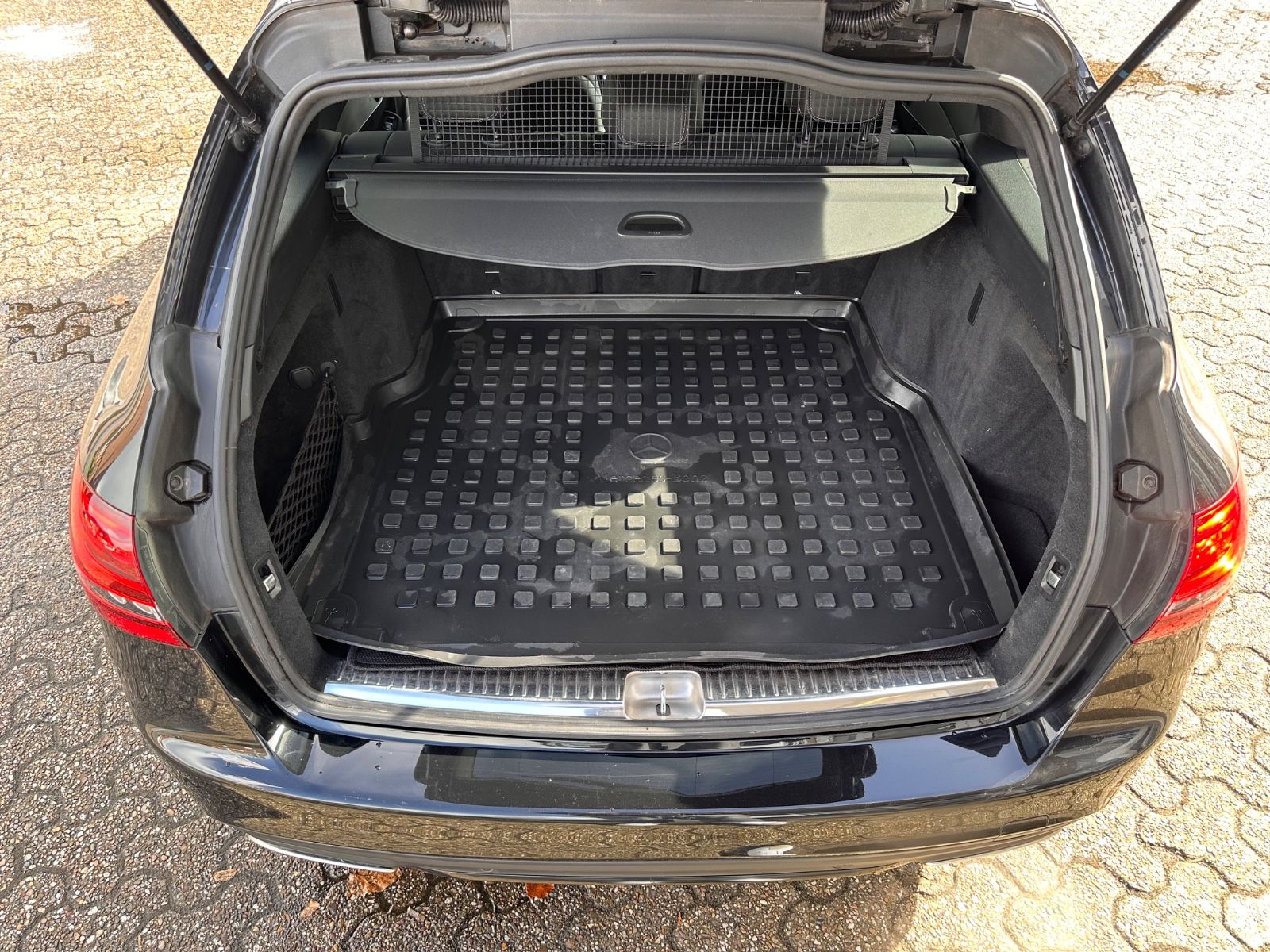 Fahrzeugabbildung Mercedes-Benz C 300 T-Modell AMG Line Night/AHK/LED/Navi/eHeck