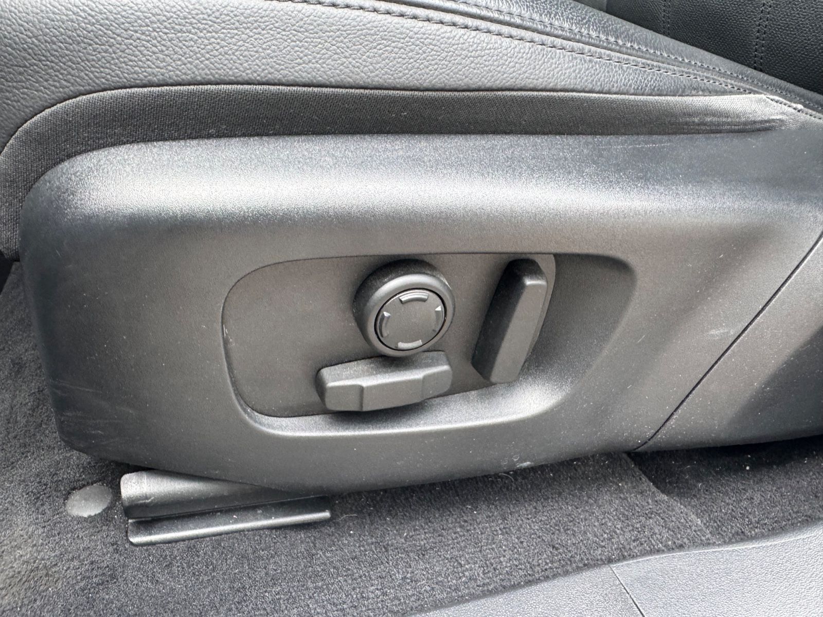 Fahrzeugabbildung Land Rover Range Rover Evoque R-Dynamic SE/Leder/PANO/LED