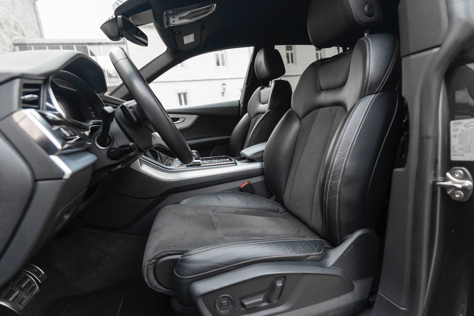 Fahrzeugabbildung Audi Q8 50 TDI quattro S-LINE TOTW DSP MATRIX PDC