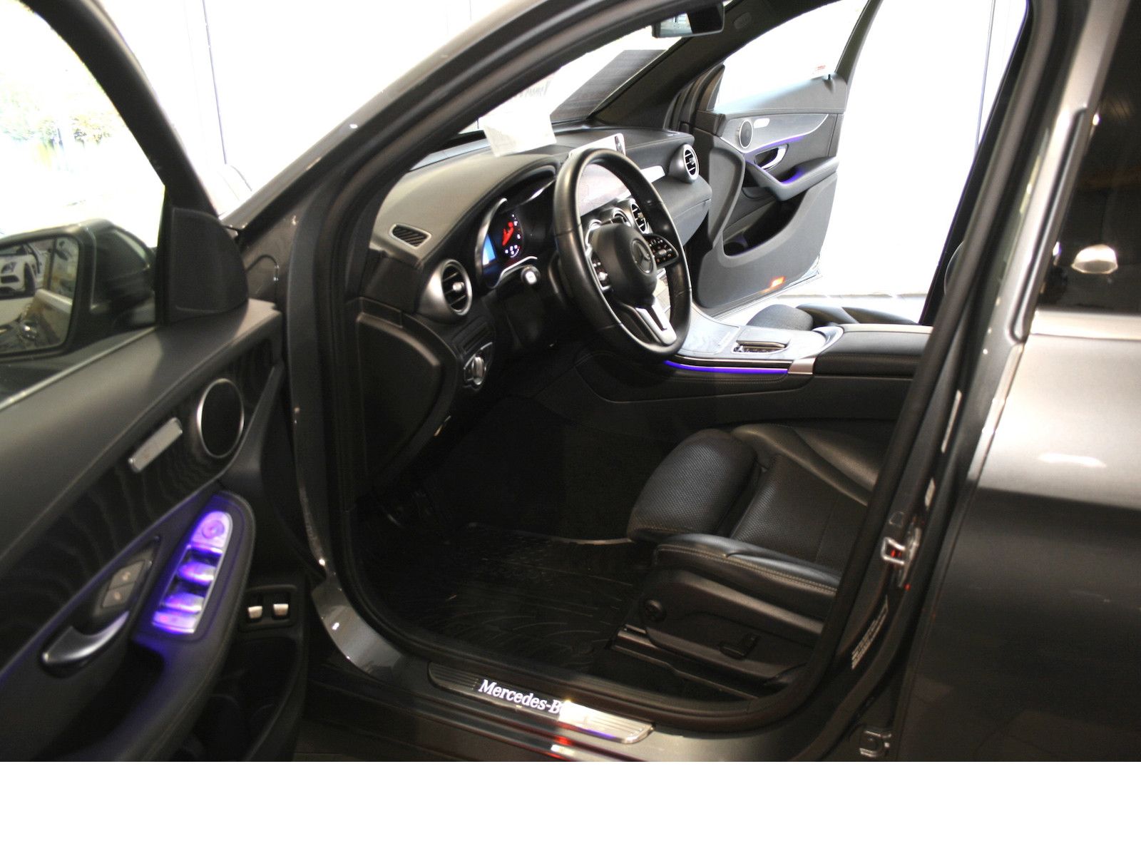 Fahrzeugabbildung Mercedes-Benz GLC 220 d 4M *AHK*LED*Totwinkel*Pano-Dach