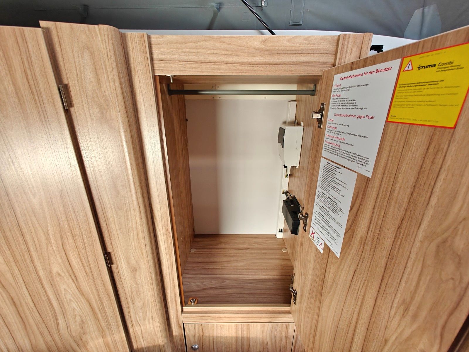 Fahrzeugabbildung HYMER / ERIBA / HYMERCAR Feeling 425 Schlafdach - SPRING SALE -