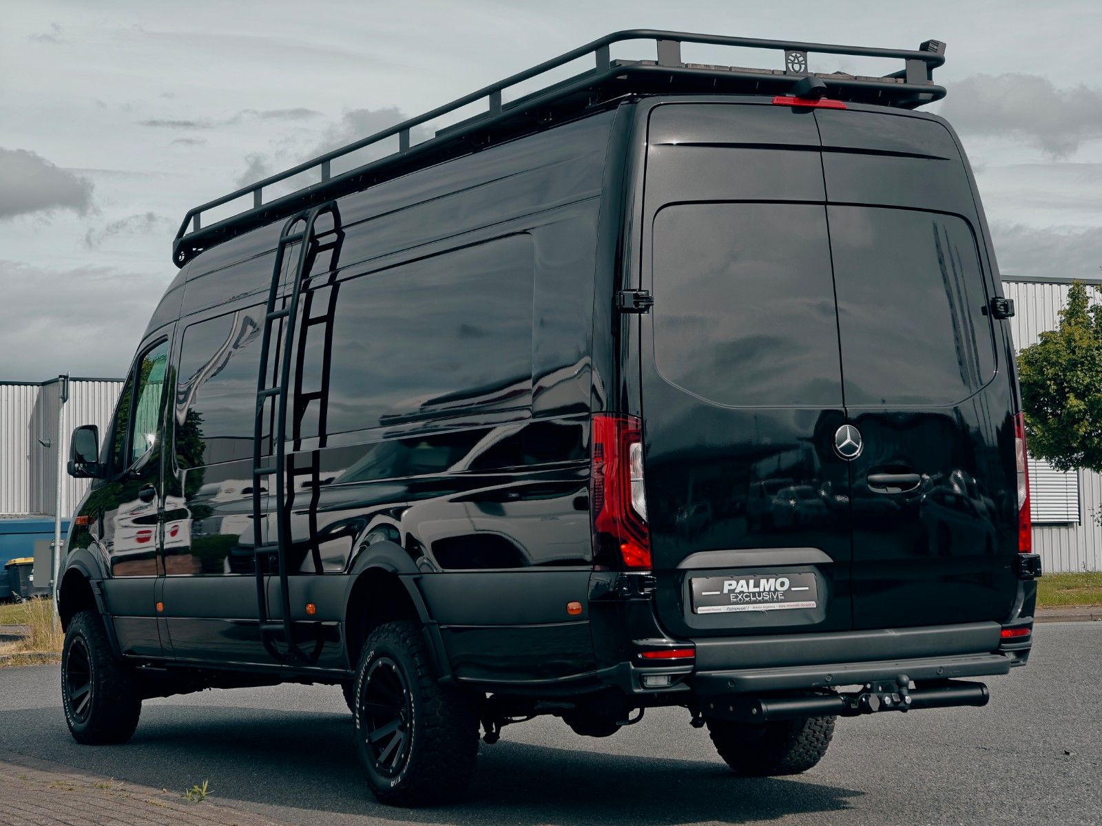 Fahrzeugabbildung Mercedes-Benz X-CROSSVAN 4x4² XXL - #1OFF