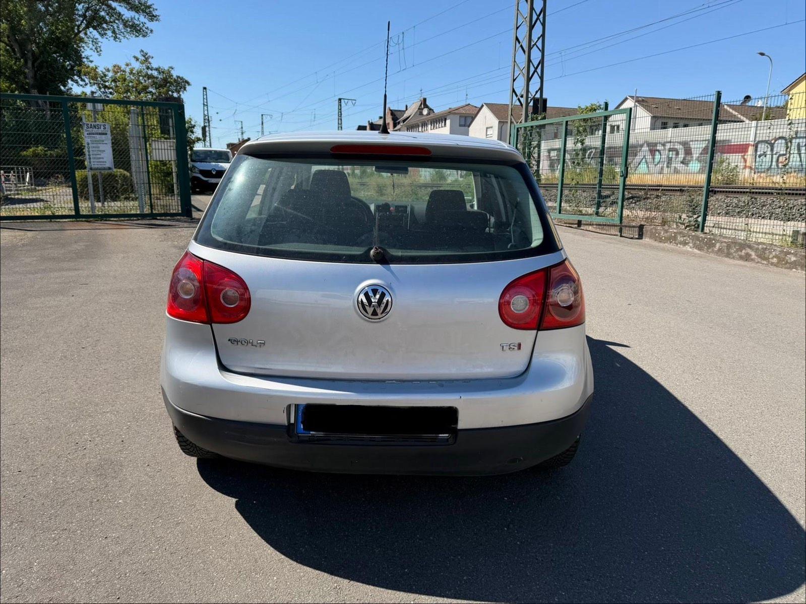 Volkswagen Golf 2009 — interior