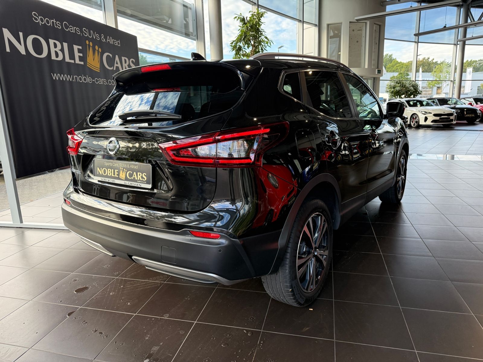 Fahrzeugabbildung Nissan Qashqai 1.3 DIG-T DCT ZAMA PANO NAV SHZ