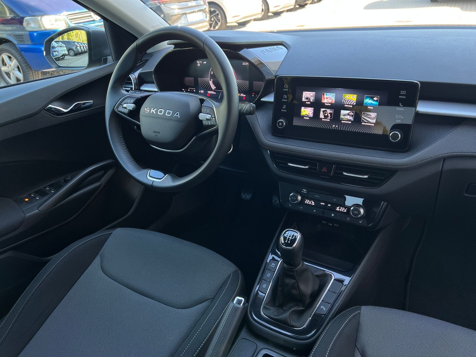 Fahrzeugabbildung SKODA Fabia Selection Tour 1.0 TSI *Vorb.AHK,LED,Kamer