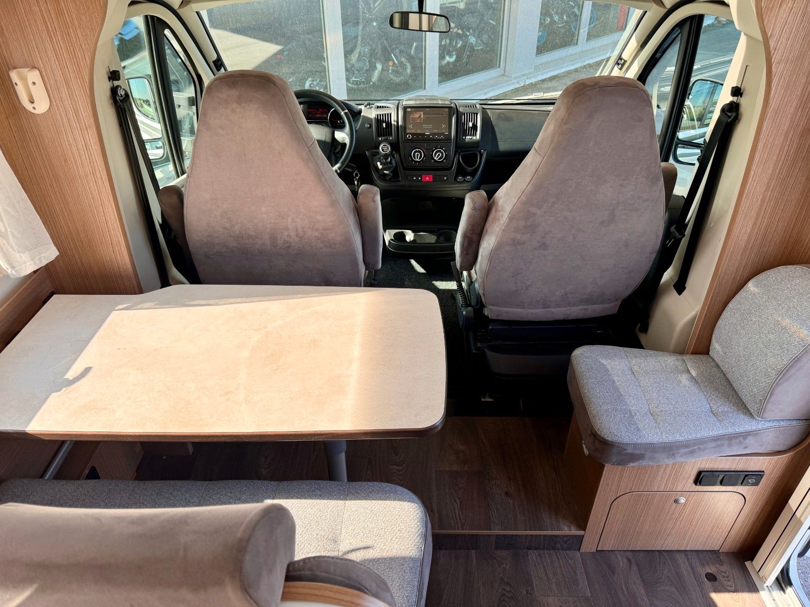 Fahrzeugabbildung Carado T338 *EDITION15 *HUBBETT *KLIMA *AHK