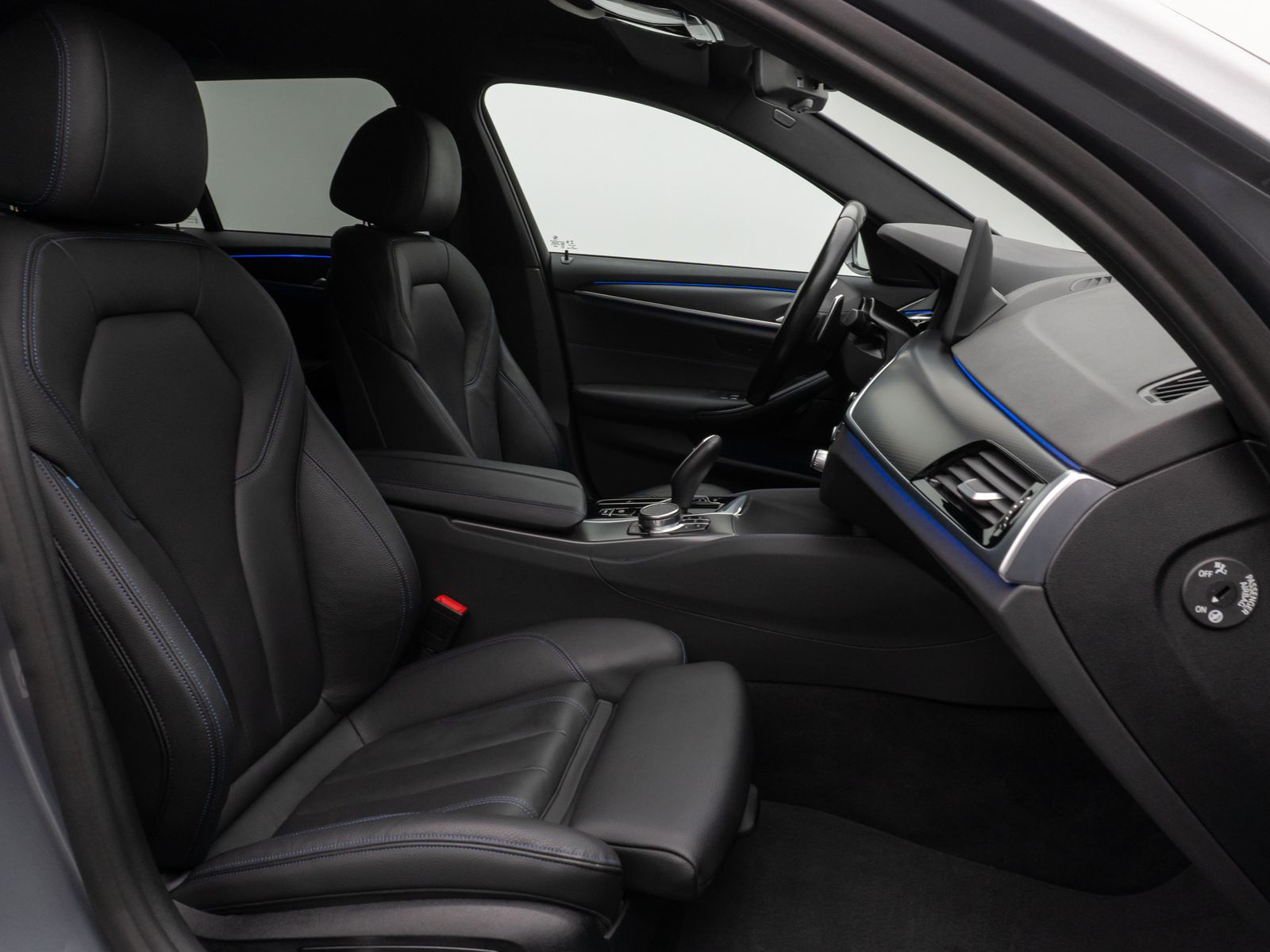 Fahrzeugabbildung BMW 530d M Sport Kamera Laser HUD DAB HiFi Komfort