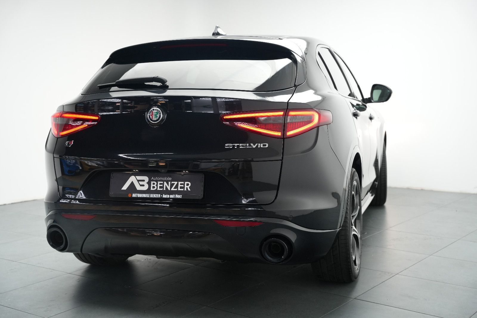 Fahrzeugabbildung Alfa Romeo Stelvio Veloce *Kamera*Leder*Memory*AllBlack