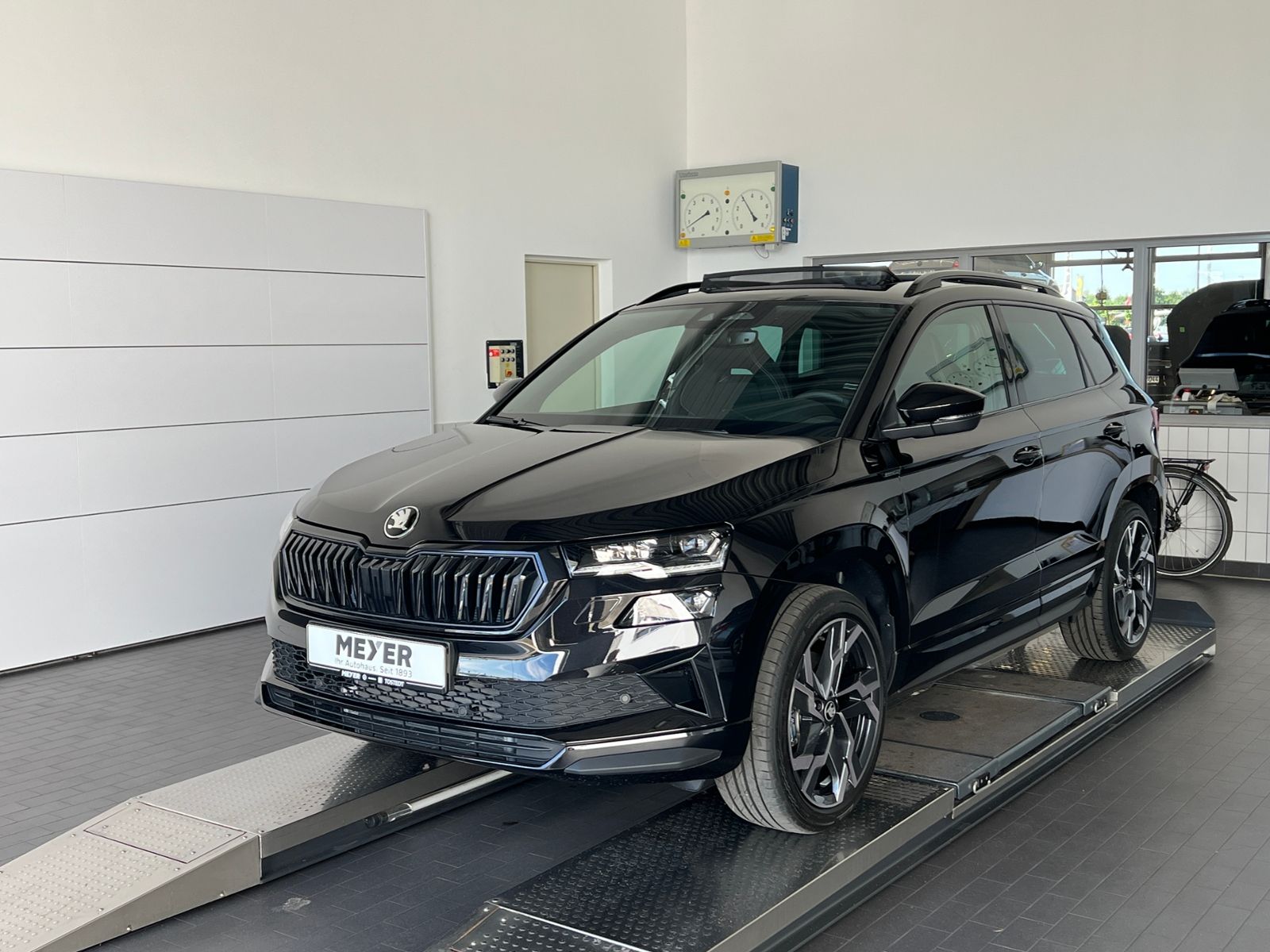 Fahrzeugabbildung SKODA Karoq Sportline 2.0 TSI 4x4 DSG *Panorama, AHK,