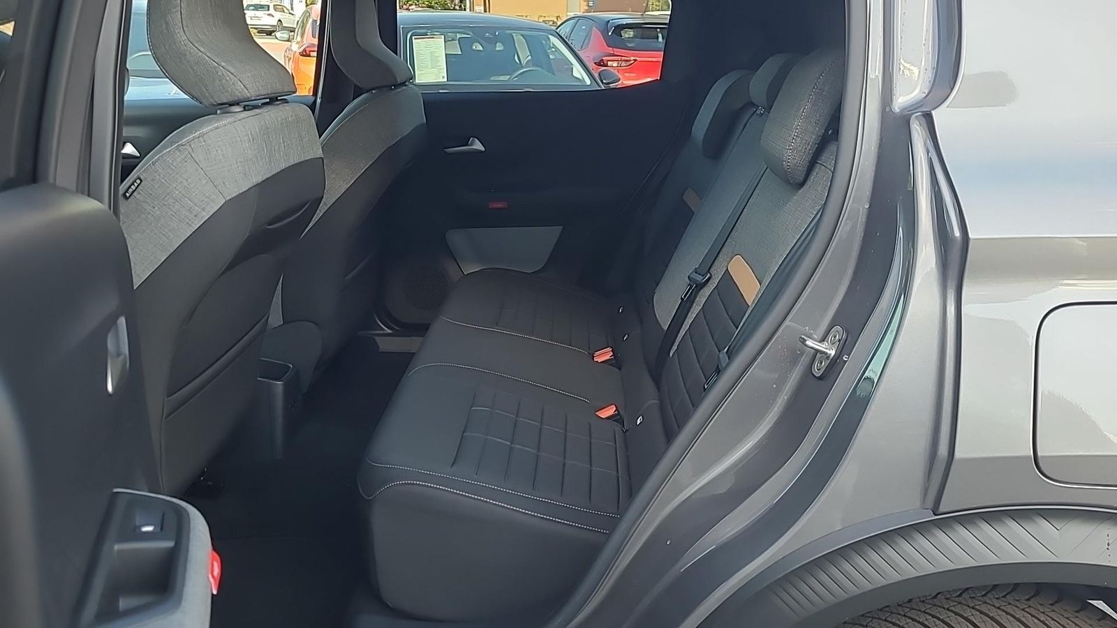 Fahrzeugabbildung Citroën C3 Aircross Plus 100 PS MT