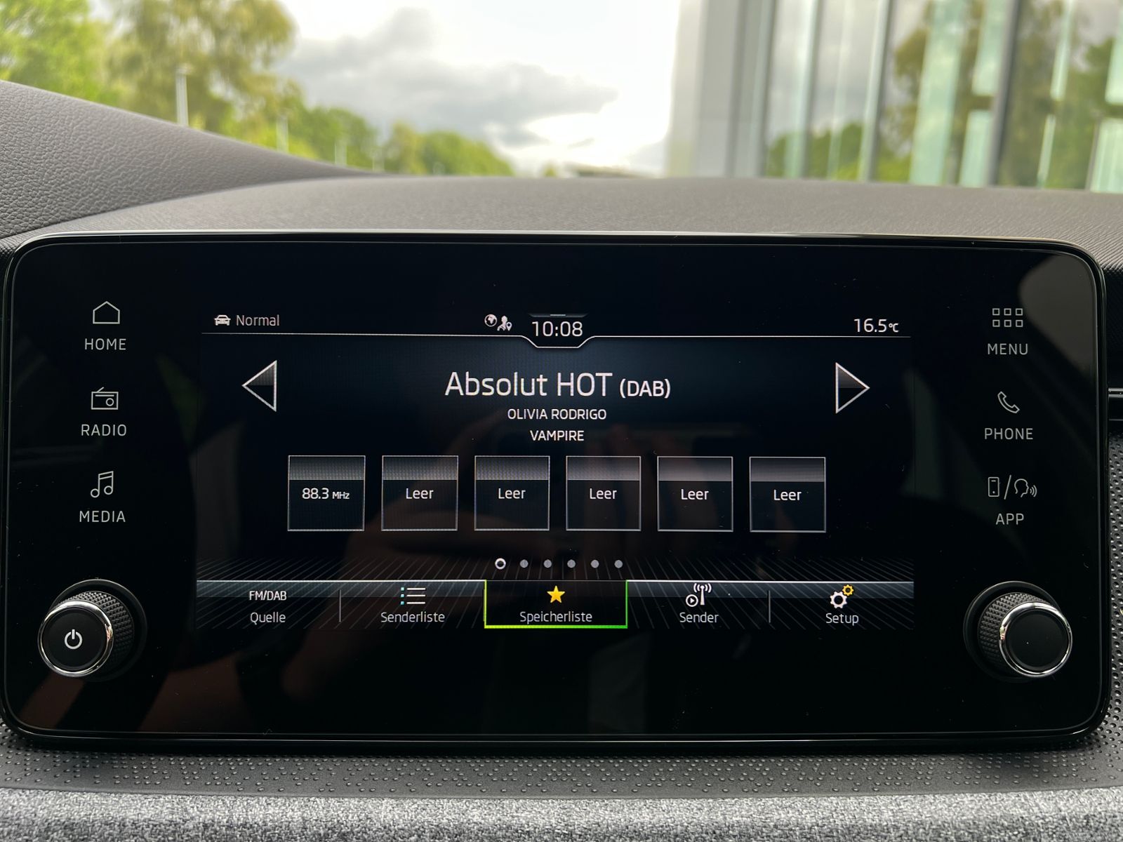 Fahrzeugabbildung SKODA Scala Selection 1.0 TSI DSG *LED, ACC, Kamera, 1