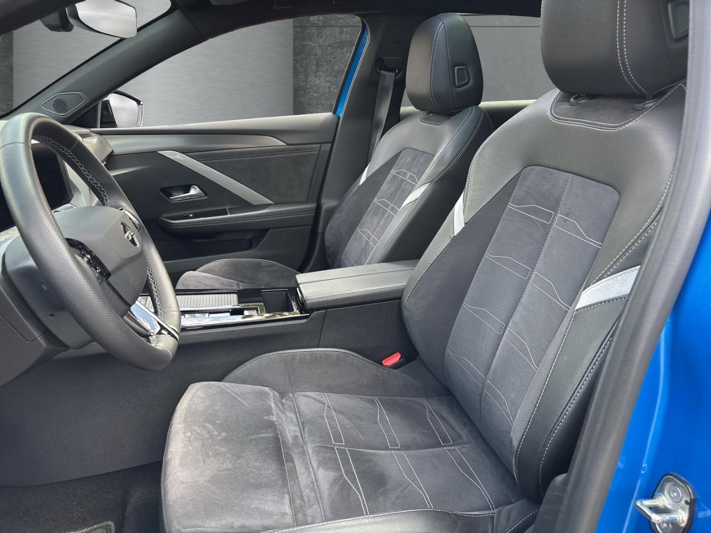 Opel Astra Electric Ultimate 54kWh Infotainment Tech 