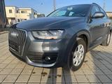Audi Q3 2.0 TFSI quattro - Audi Q3 mit Benzin-Antrieb: Geländewagen, 2.0