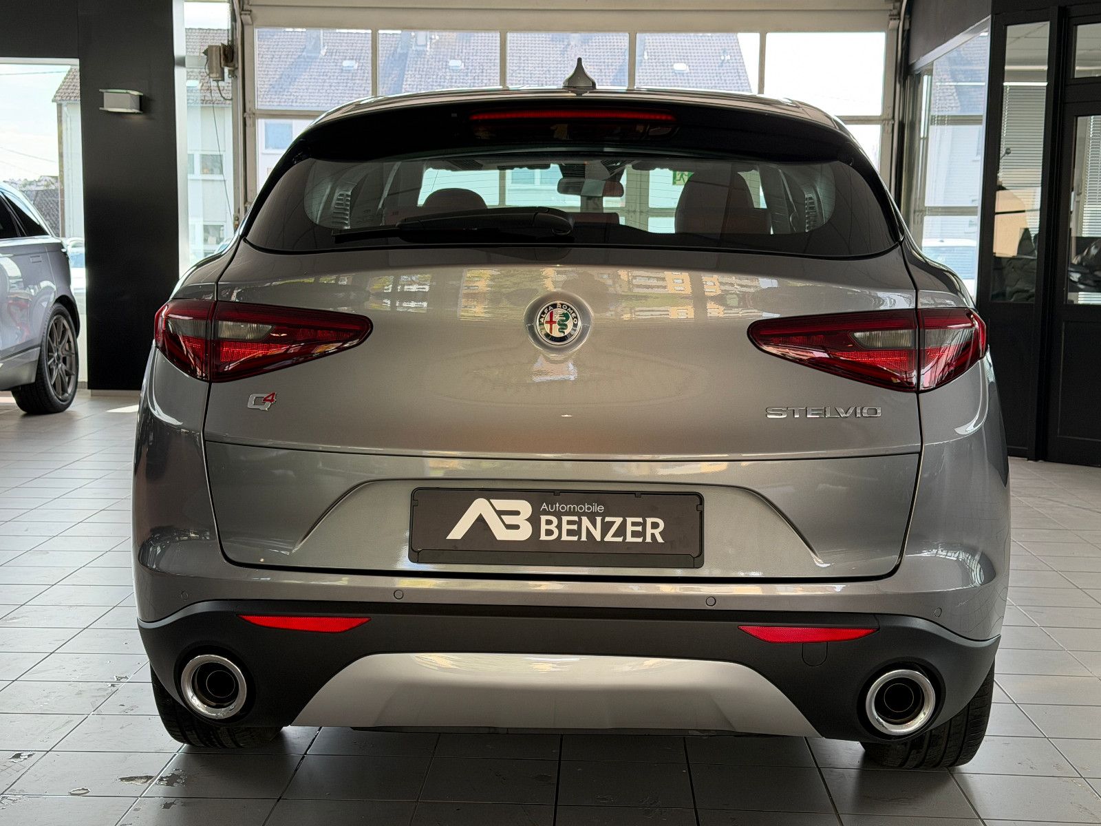 Fahrzeugabbildung Alfa Romeo Stelvio Super Q4/BI-XENON/PDC/AUTOMATIK/SPURHALT