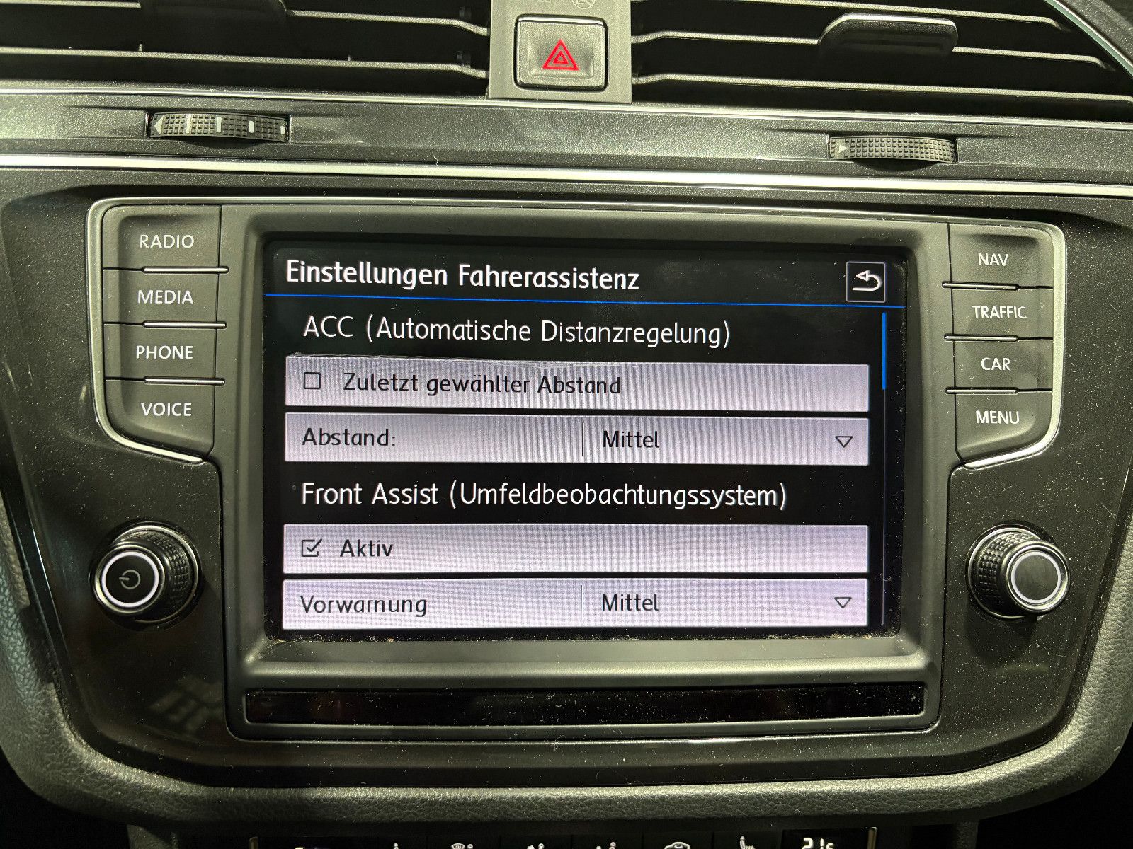 Fahrzeugabbildung Volkswagen Tiguan Highline BMT/4Motion/PANO/ACC/KAMERA/NAVI