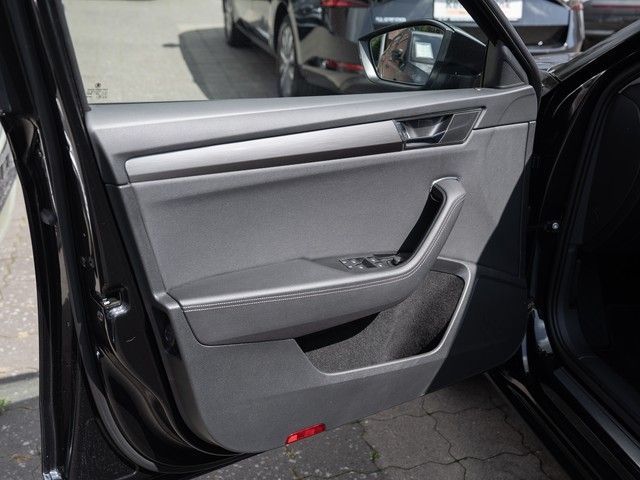 Superb Combi 2.0 TDI Style DSG AHK+MATRIX+RFK+NA