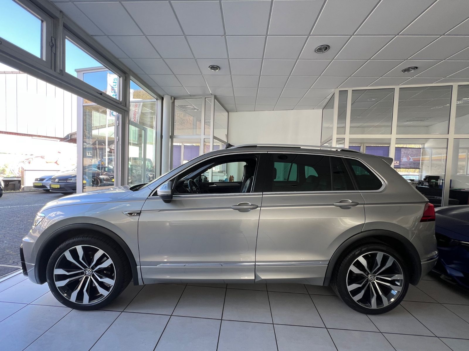 Fahrzeugabbildung Volkswagen Tiguan Highline 2.0TDI DSG 4Motion R-Line
