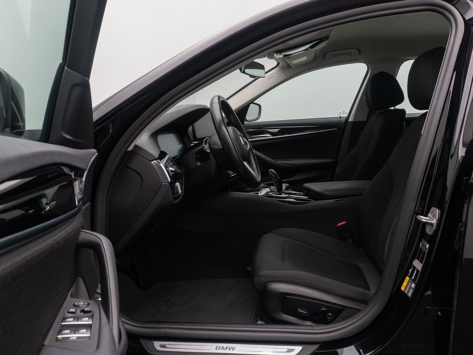 Fahrzeugabbildung BMW 530e Alarm Stop&Go Kamera DAB MSport Parkassist