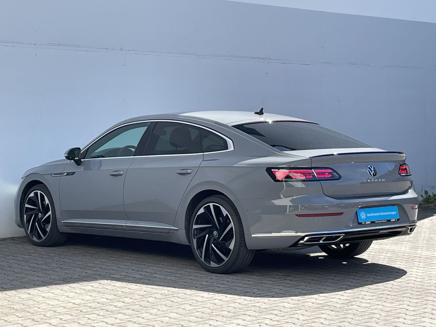 Arteon 2.0 TSI DSG R-Line AHK/DCC/Kamera/Keyless