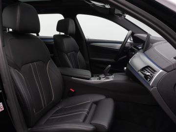 Fahrzeugabbildung BMW 530d Luxury Line Panorama Laser Kamera HUD HiFi